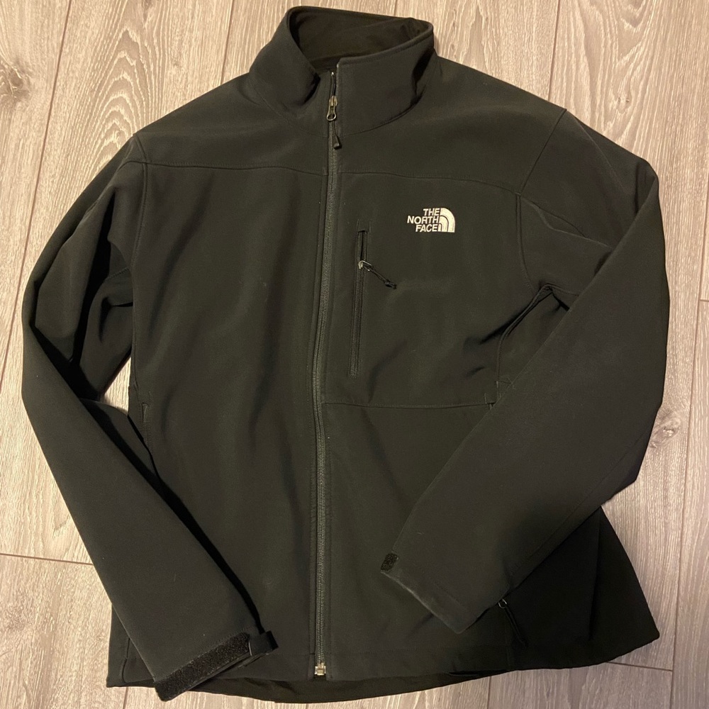 The North Face Men’s Medium Jacket. Perfect for Spring/Fall or a rainy day